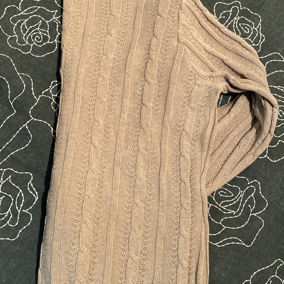 Cable knit v-neck - Picture 3 of 3